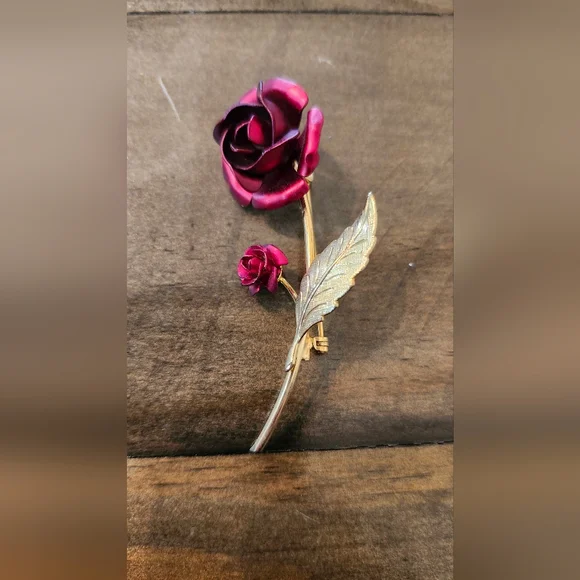 Assorted Vintage Rose Brooch Pin - Gold, White, Silver, Pink Floral Accents - Picture 6 of 6